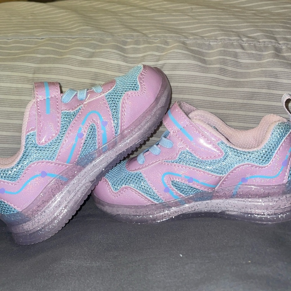 Toddler sneakers NWOT size 7